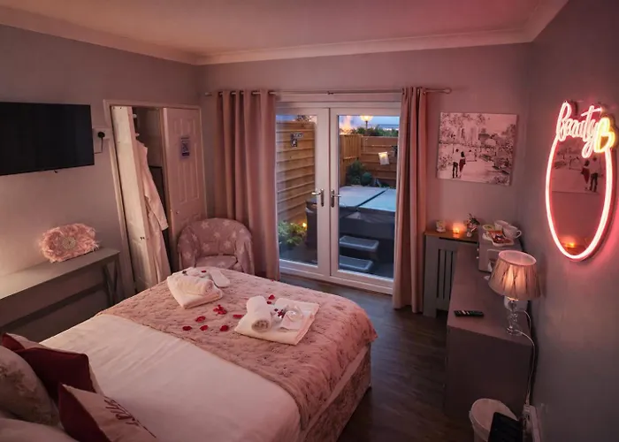 The Mayfair Lodge & Family Suite