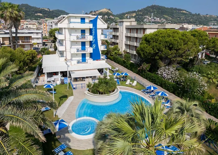 Hotel Jerry - Beachfront & Private Pool