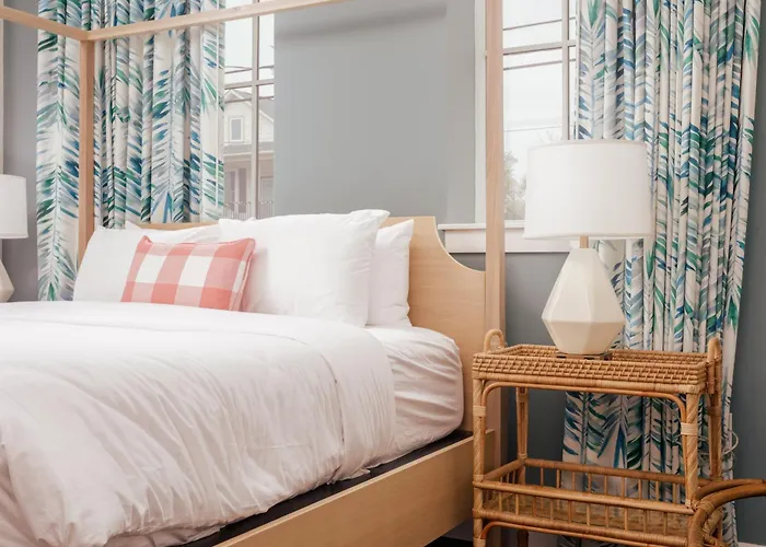 Lily Hall-A Boutique Hotel Pensacola