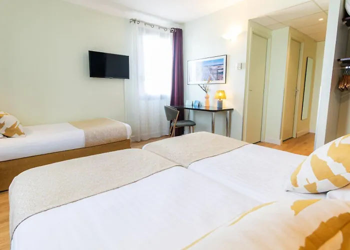 Hôtel les jardins du canal - solaire eco responsable - piscine - parking - garage - bornes électriques - accueil vélos - kids friendly Aigues-Mortes