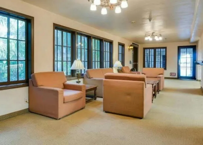 Grand & Suites