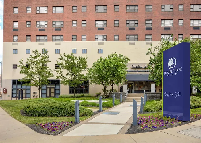 Doubletree By Hilton & Suites Downtown