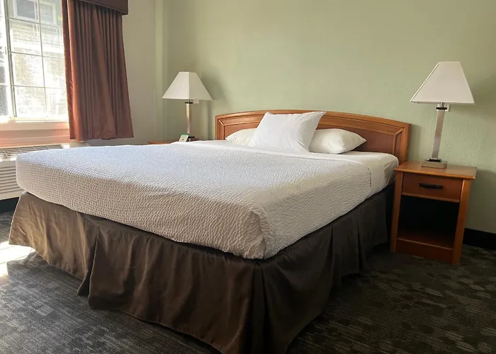 Hotel Parmani Near Stanford University