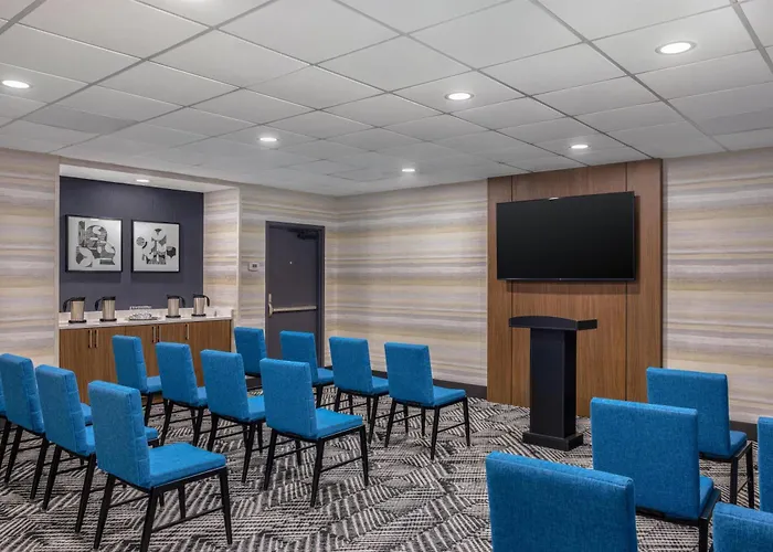 Hampton Inn & Suites By Hilton Windsor