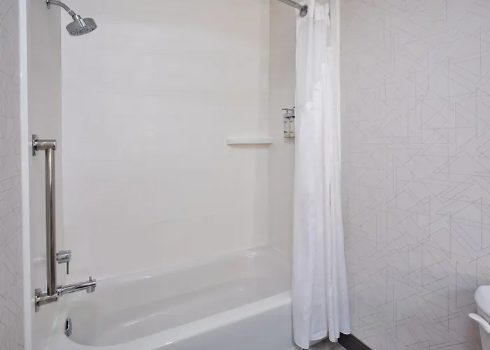 Holiday Inn Express Hotel & Suites Defiance By Ihg