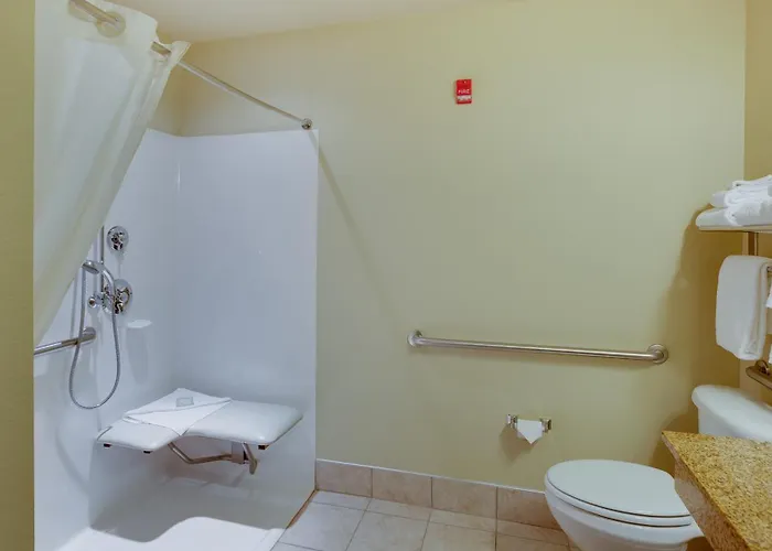 Cobblestone Inn & Suites - Brillion