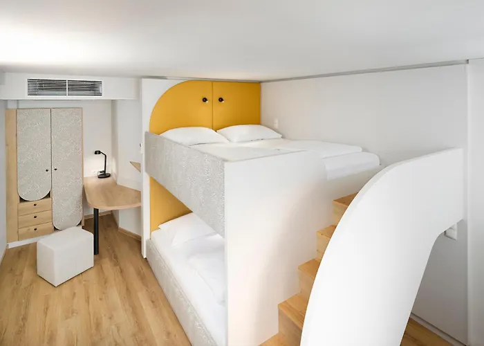 H2O Hotel