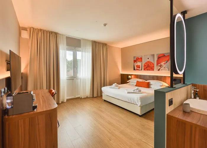 Moody Smart & Comfy Hotel