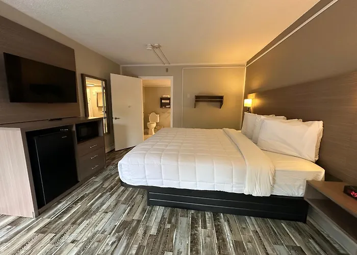 Whalers Inn And Suites
