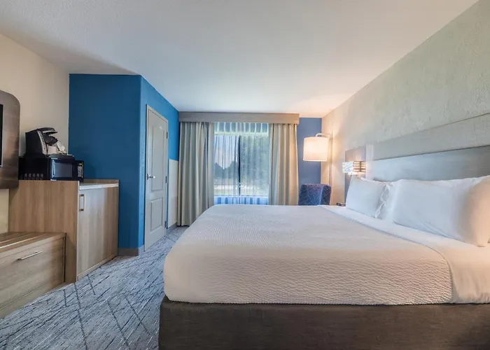 Holiday Inn Express & Suites Kansas City Airport By Ihg