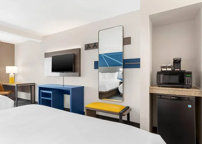 Comfort Inn & Suites Suwanee - Sugarloaf
