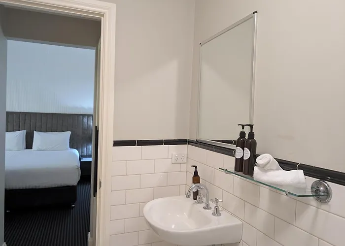 Oscar'S On The Yarra Hotel Warburton