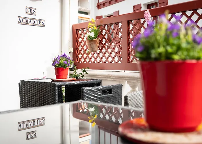 Hotel Les Almadies - Coeur De Ville Saint-Jean-de-Luz