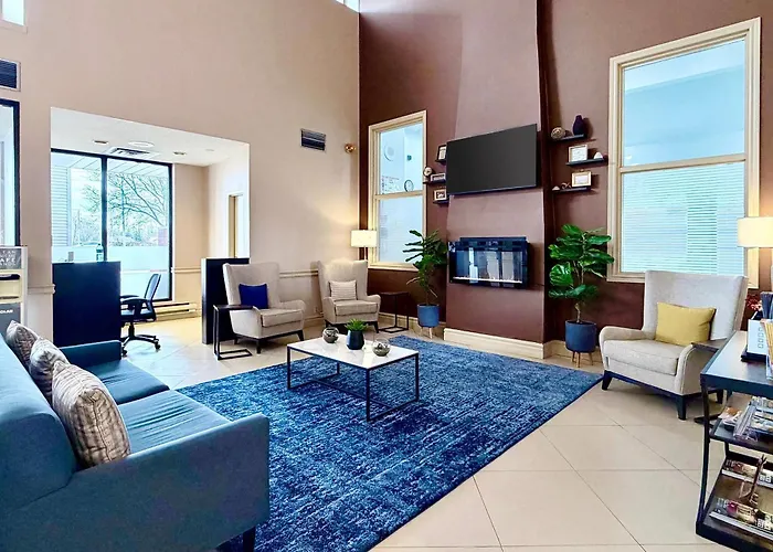 Comfort Inn & Suites Ambassador Bridge