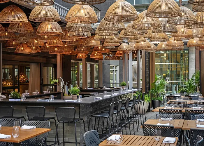 Warwick Le Crystal - Montreal
