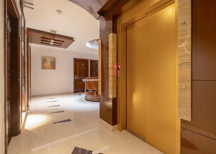 Hotel Aura Near New Delhi Railway Station