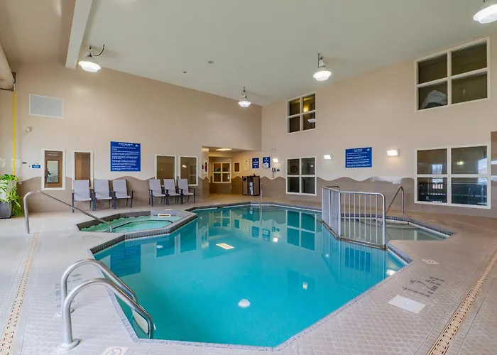 Days Inn & Suites By Wyndham Brandon