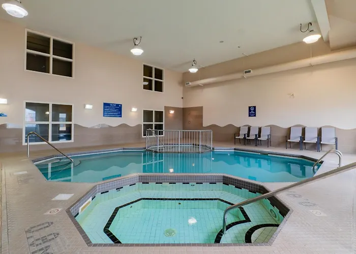 Days Inn & Suites By Wyndham Brandon