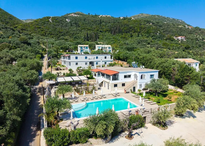 Crystal Blue Hotel, Barbati