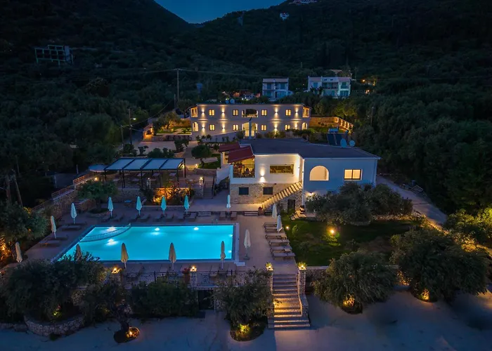Crystal Blue Hotel, Barbati