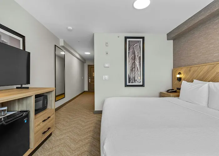 Sandman & Suites Calgary West