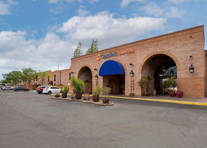 Comfort Suites Near Sabino Canyon