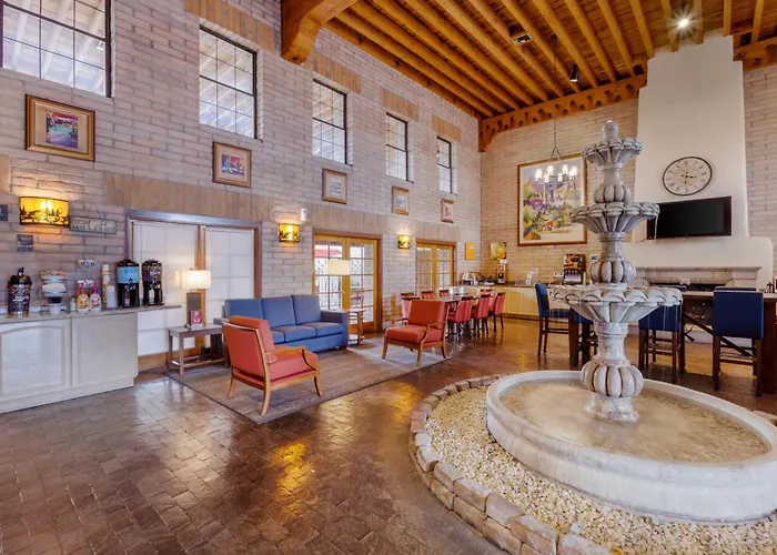 Comfort Suites Near Sabino Canyon