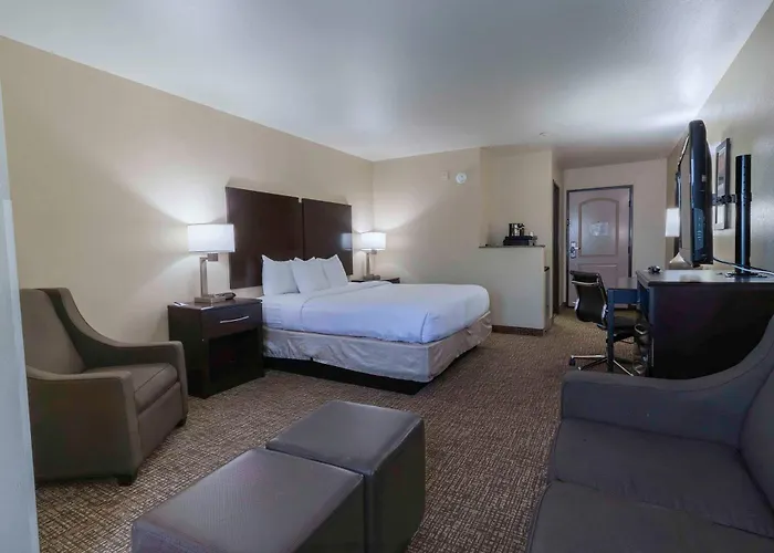 Comfort Inn & Suites Colton - San Bernardino
