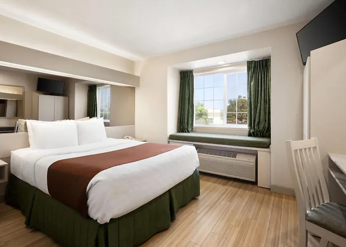 Microtel Inn & Suites Lodi