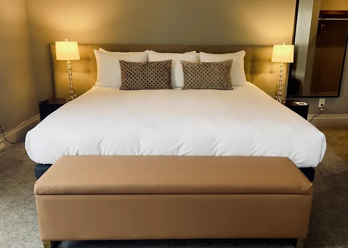 Le Pleasant Hotel & Cafe