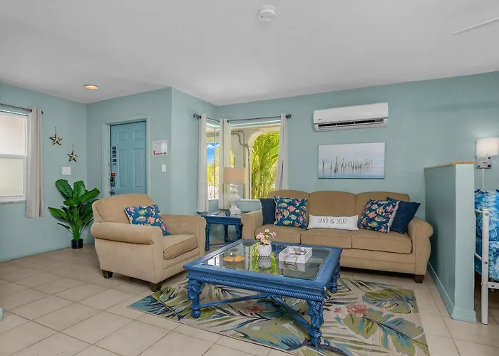 Latitude 26 Waterfront Boutique Resort - Fort Myers Beach