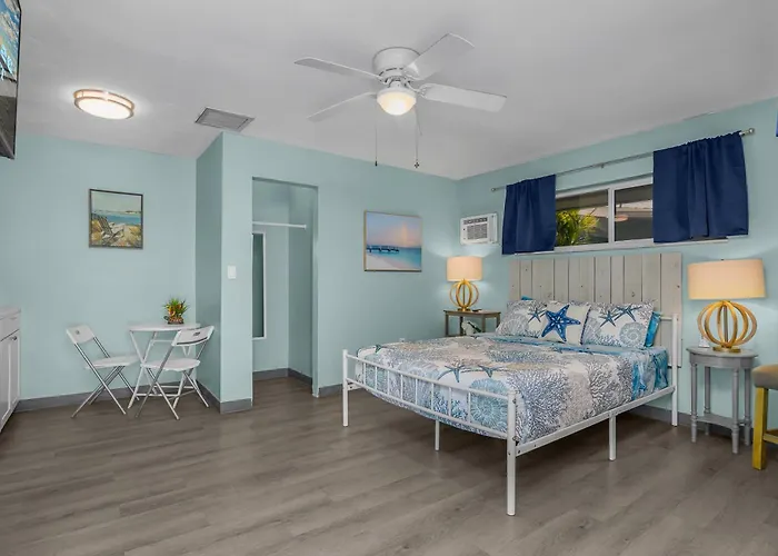Latitude 26 Waterfront Boutique Resort - Fort Myers Beach