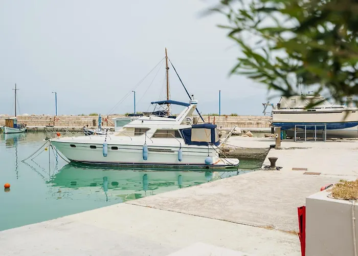 Great Greece Le Convivial Suites