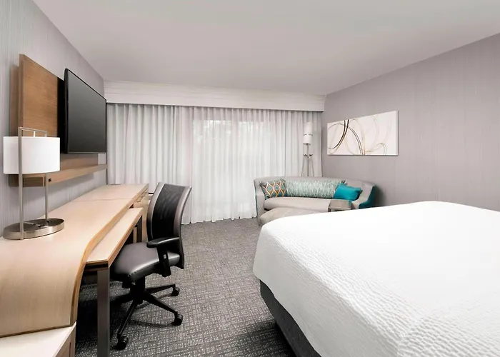 Courtyard By Marriott Portland