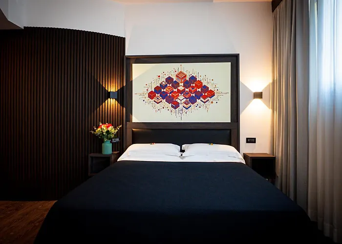 Twentyone Hotel