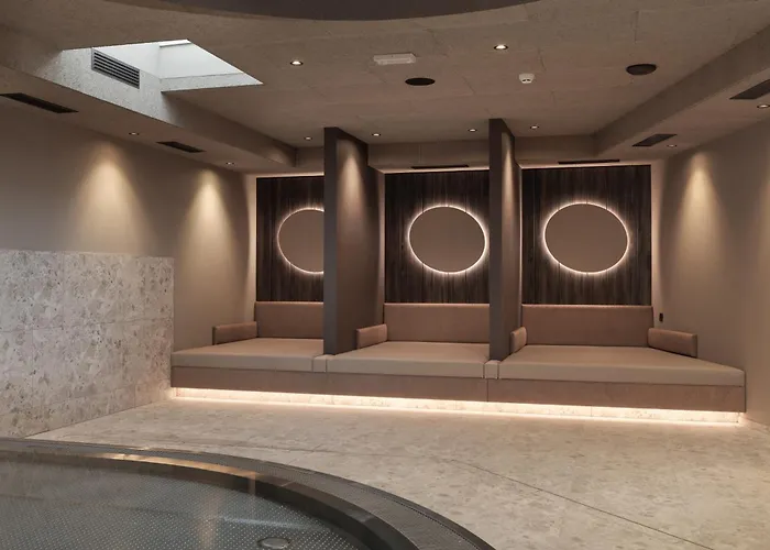 Aparthotel Familiaris - Family Apartments - Pools & Spa In Dolomites