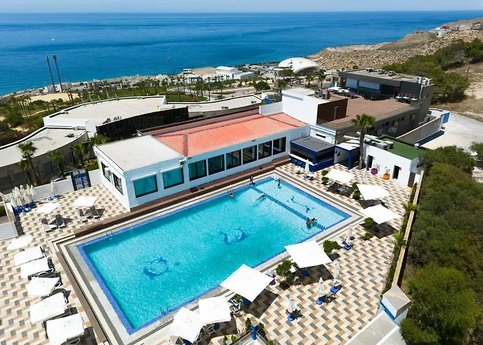 Dwo Mira Palace