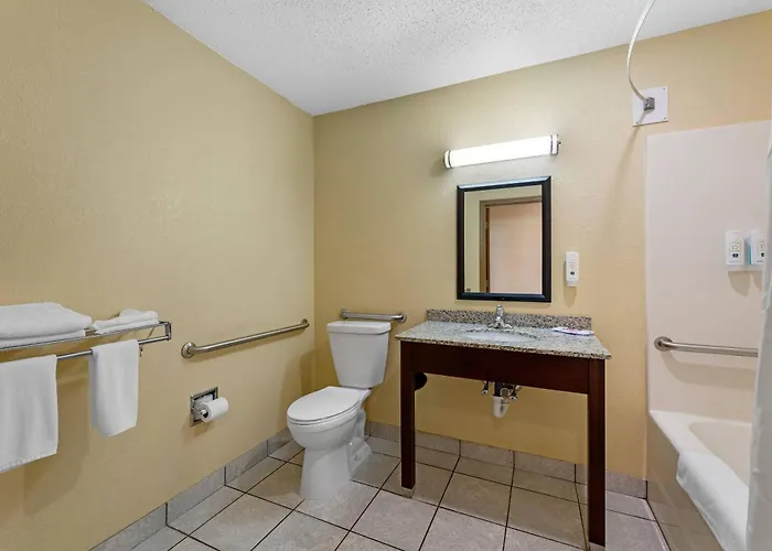 Quality Inn & Suites Bellville - Mansfield