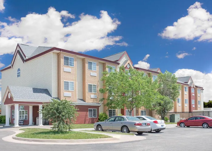Days Inn & Suites By Wyndham Hutchinson