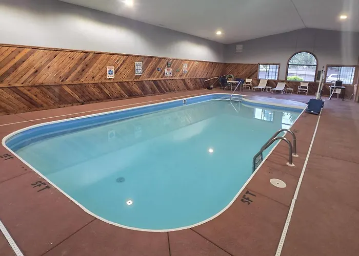 Super 8 By Wyndham Coshocton Roscoe Village