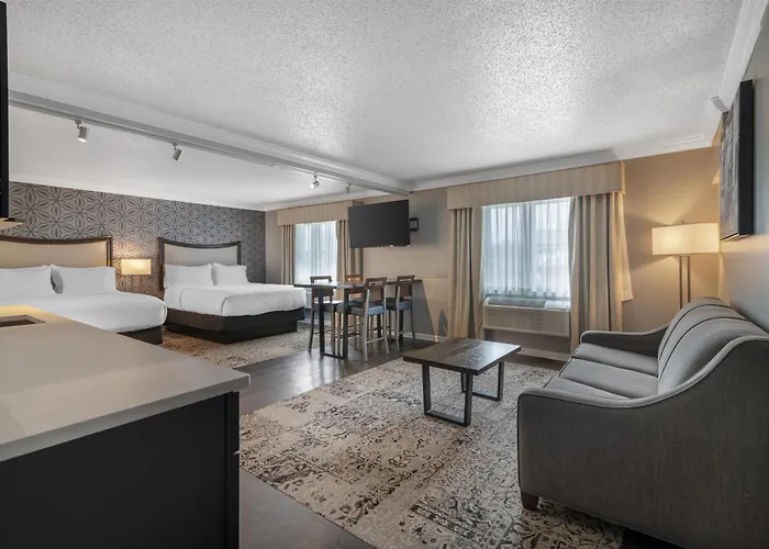 Best Western Plus Franklin Square Inn