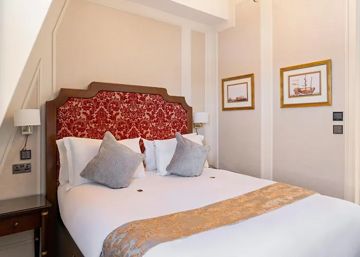 The Leonard Hotel