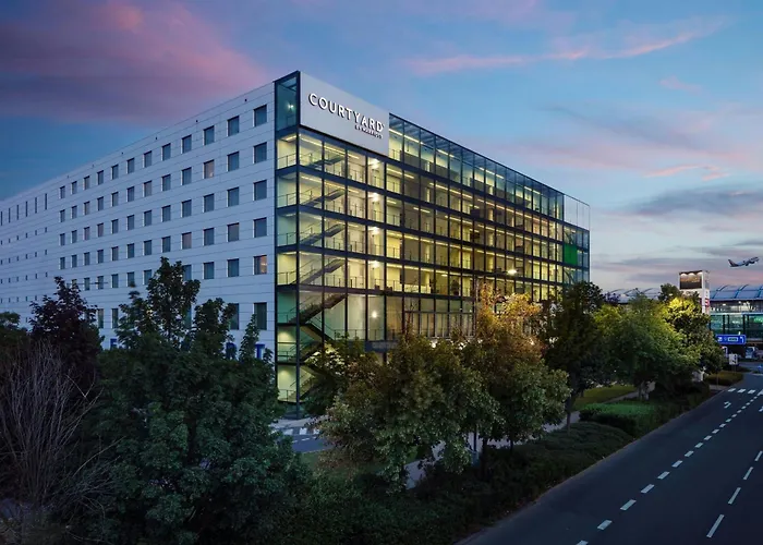 Courtyard By Marriott Airport