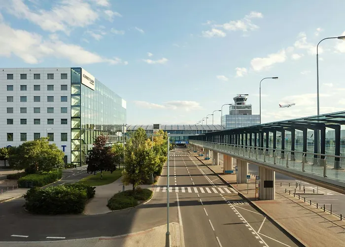 Courtyard By Marriott Airport