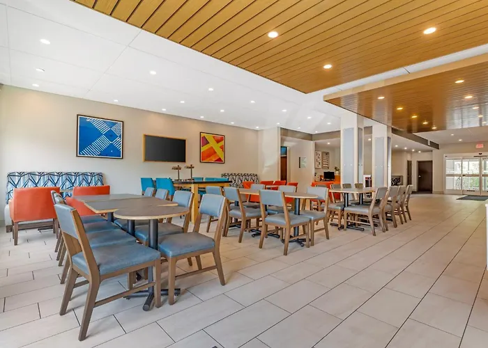Holiday Inn Express & Suites Lancaster East - Strasburg By Ihg
