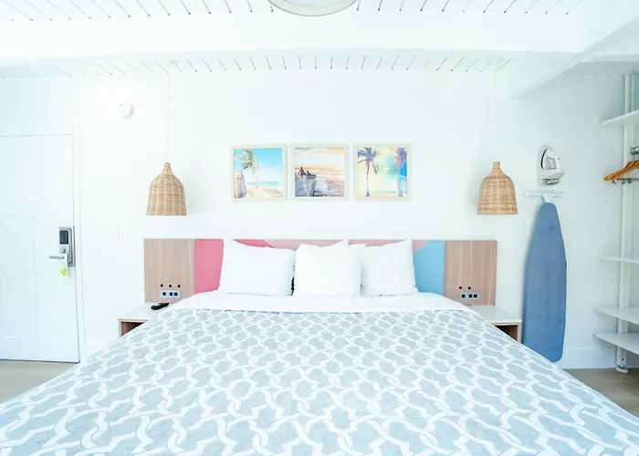 The Belmont Shore Inn