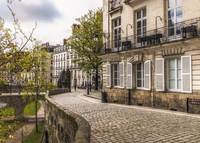 LHotel - face au château - boutique hôtel et séminaires