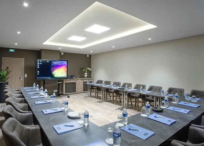 Kyriad Chambéry Centre - Hôtel et Résidence