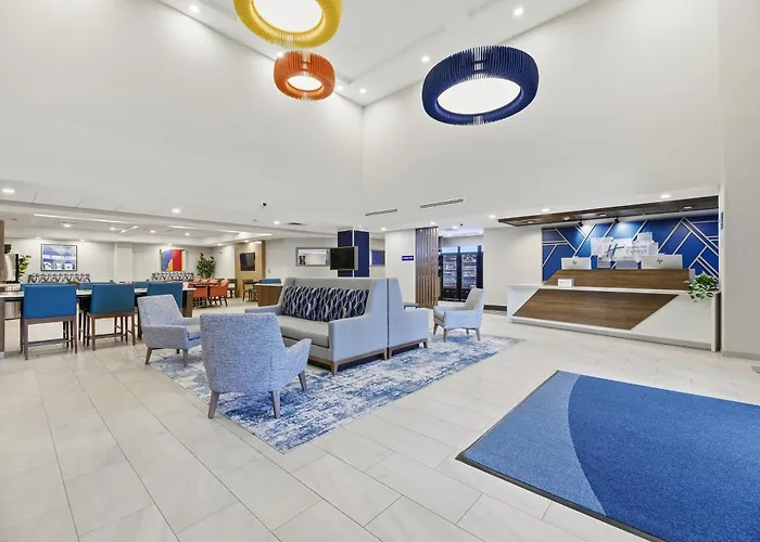 Holiday Inn Express & Suites West - Lenovo Center By Ihg