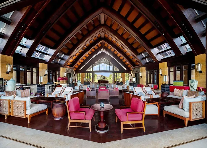 Pullman Oceanview Bay Resort & Spa